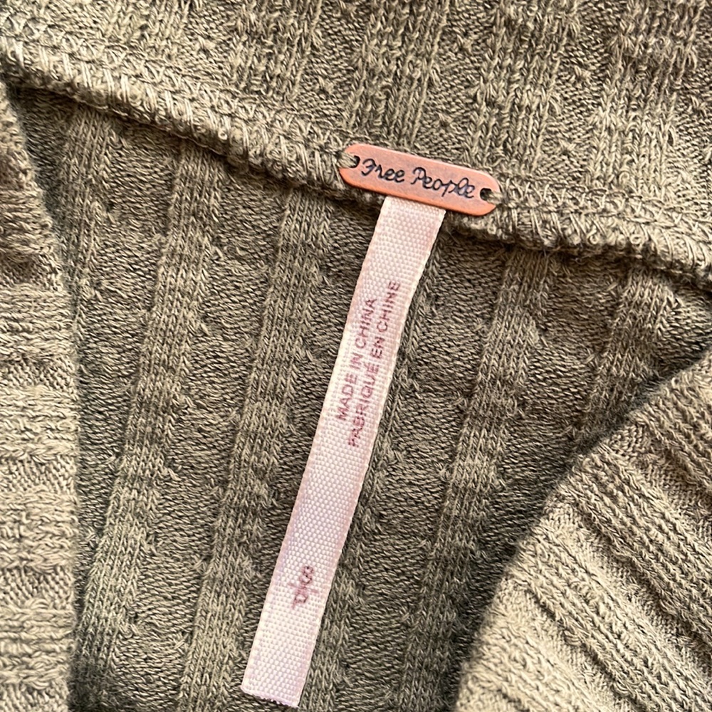 Wow! FREE PEOPLE pullover sweater with stunning colorful cuffs - Picture 4 of 5